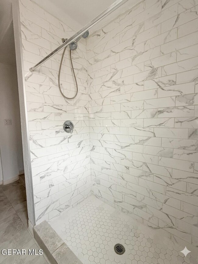 Building Photo - 2807 Grant Ave