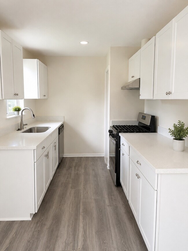 Building Photo - 14531 Essendine Ln