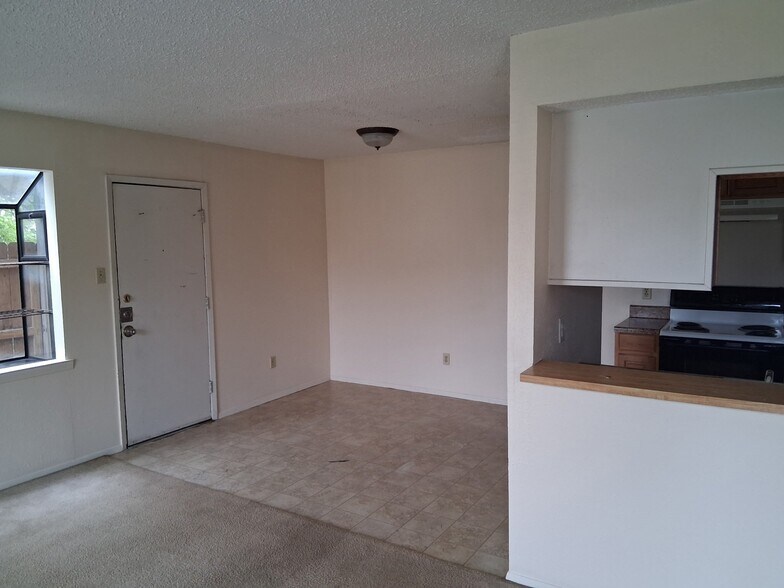 Building Photo - 4502 Hunt Cir