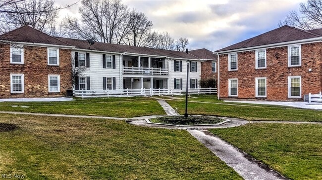 Building Photo - 25 Trenton Square