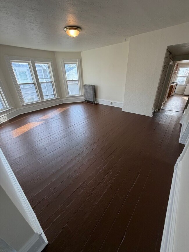 Building Photo - 829 Jackson St