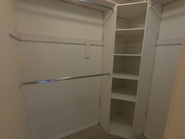 Building Photo - 2850 Aurora Ave