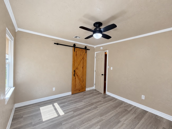 Building Photo - Charming 2 Bed 1 Bath