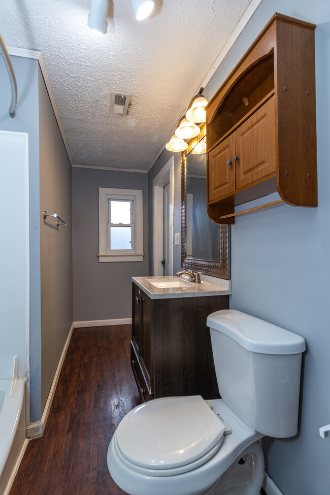 Building Photo - 3224 Garden Dr