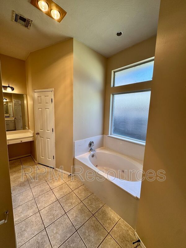 Building Photo - 8413 NW 77th St
