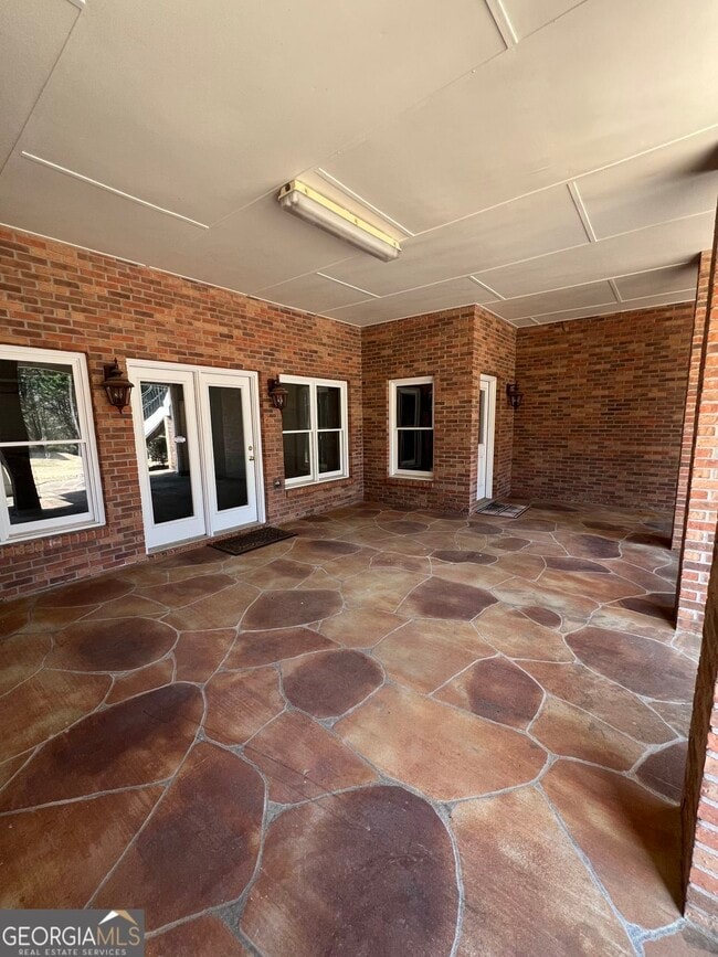 Building Photo - 678 Verney Dr