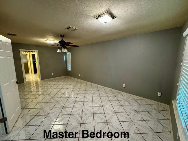 Building Photo - 8514 Red Willow Dr