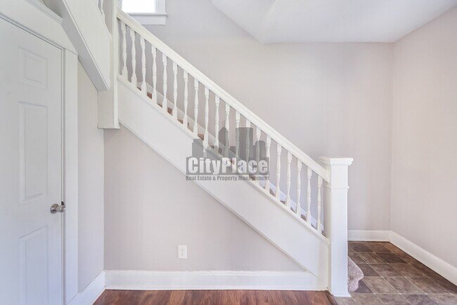 Building Photo - 3116 Ruckle St