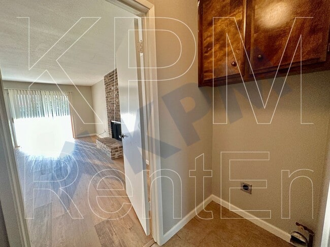 Building Photo - 2331 Shropshire Ct