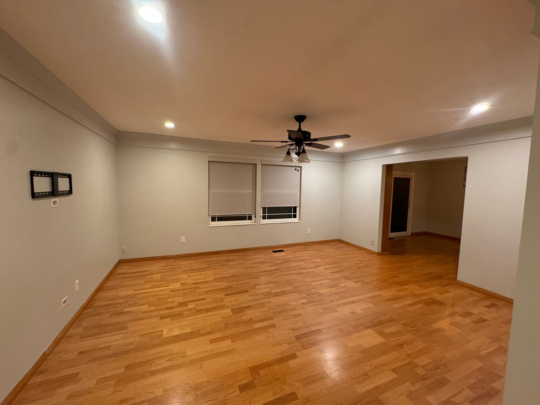 Building Photo - 992 Halcyon Dr