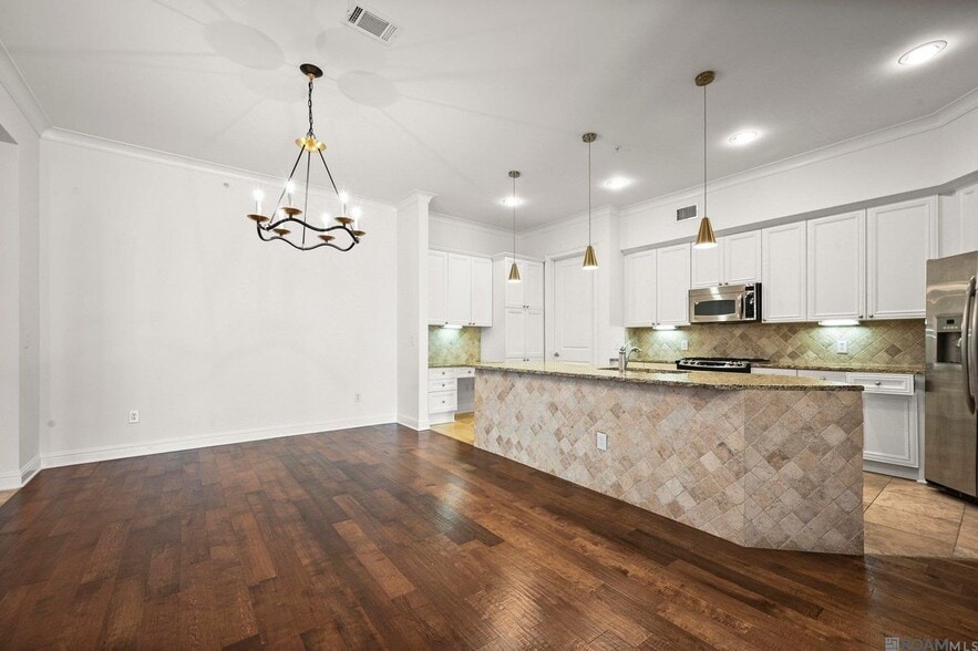 Building Photo - 998 Stanford Ave