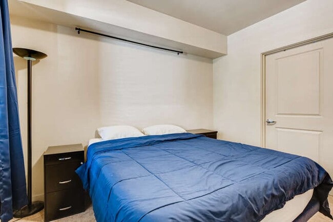 Building Photo - SPACIOUS 1-BEDROOM APARTMENT FOR RENT IN DOWNTOWN BALLARD!