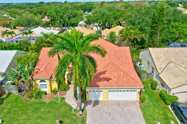 Building Photo - 10207 Allamanda Blvd