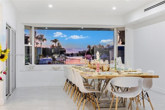 Building Photo - 3401 NE 165th St