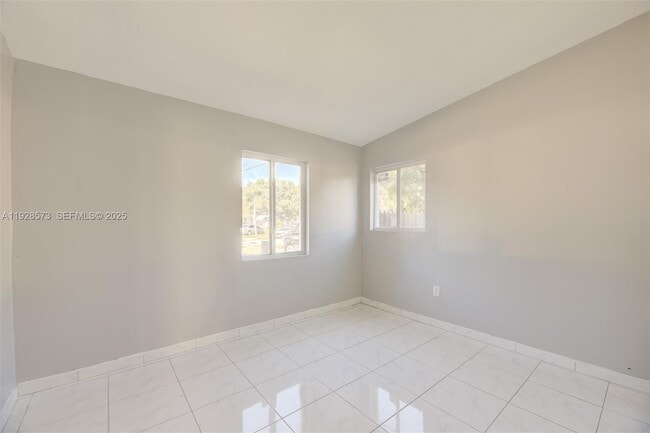 Building Photo - 3510 SW 39th St