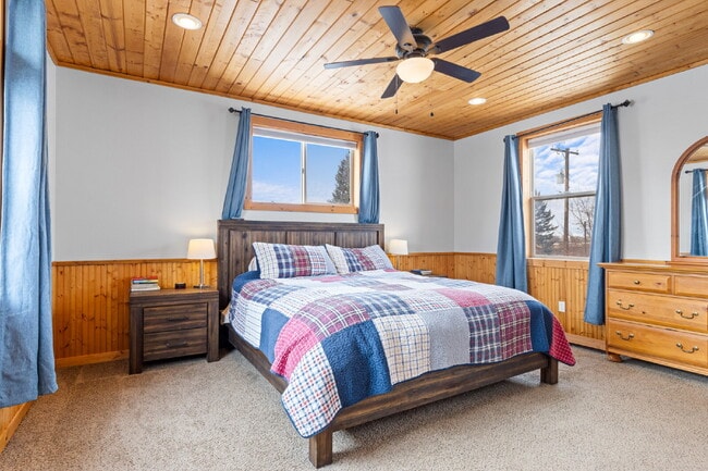 Building Photo - Spacious 4-Bedroom Home in the Heart of Sh...