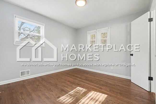 Building Photo - 2710 Dunmoreland Terrace