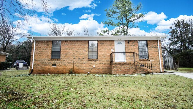 Building Photo - 2708 Monticello Dr NW