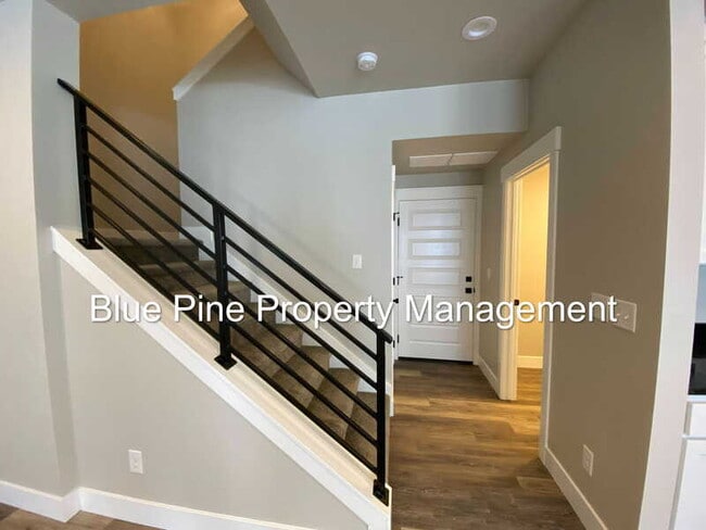 Building Photo - 2890 Sunburst Dr