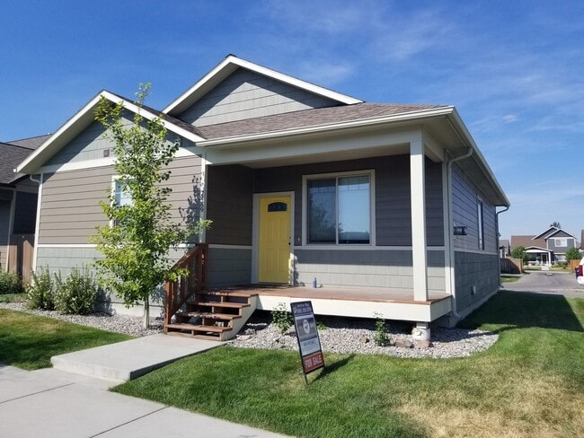 Building Photo - Adorable 2 Bedroom House- Great Location!