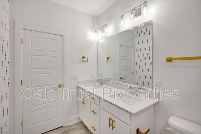 Building Photo - 3 Clearblue Lp