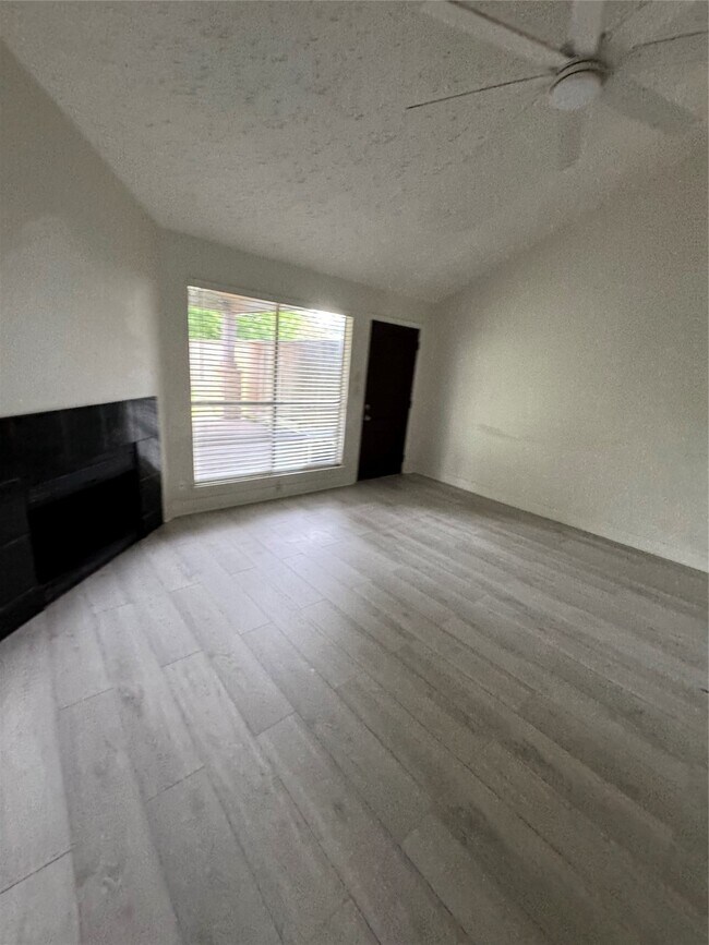 Building Photo - 3723 Westmeadow