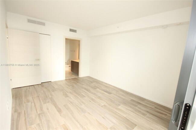 Building Photo - 801 S Miami Ave