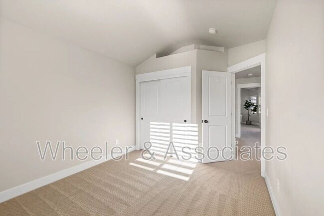 Building Photo - 1406 E 5550 S