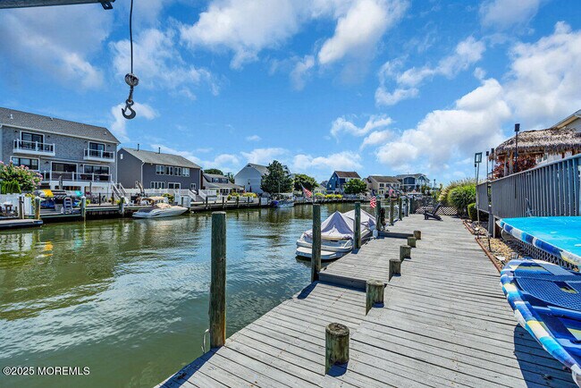 Building Photo - 1648 Center St