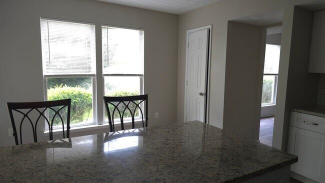Building Photo - 10480 Summer Creek Dr