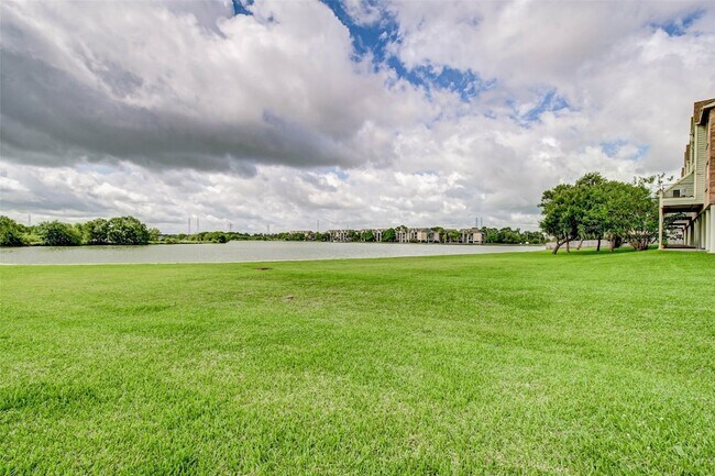 Building Photo - 18800 Egret Bay Blvd