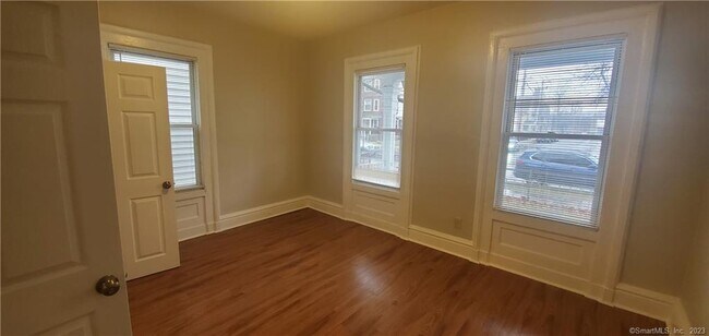 Building Photo - 641 Ferry St