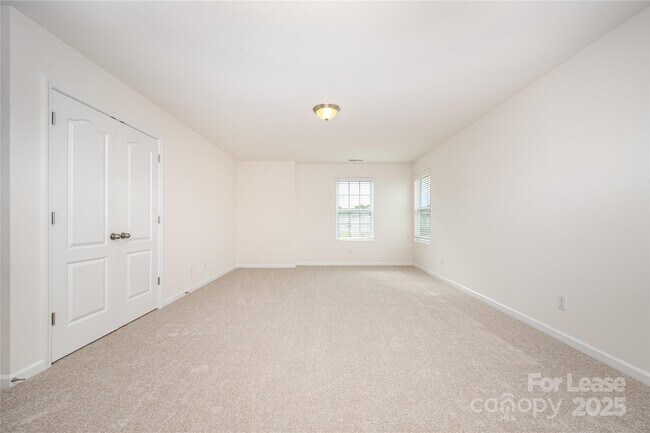 Building Photo - 3530 Alister Ave SW