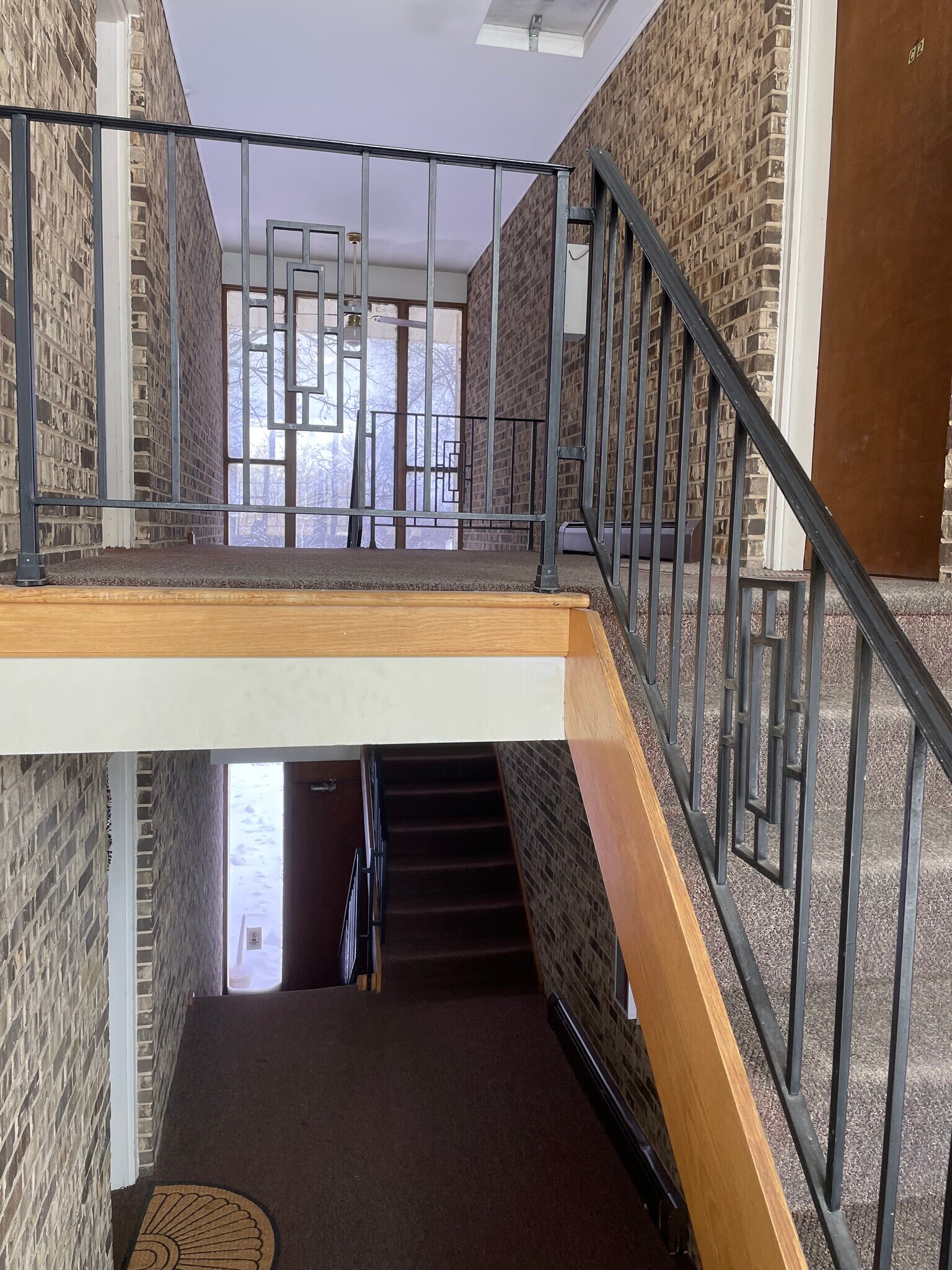 Building Photo - 866 N Milwaukee Ave