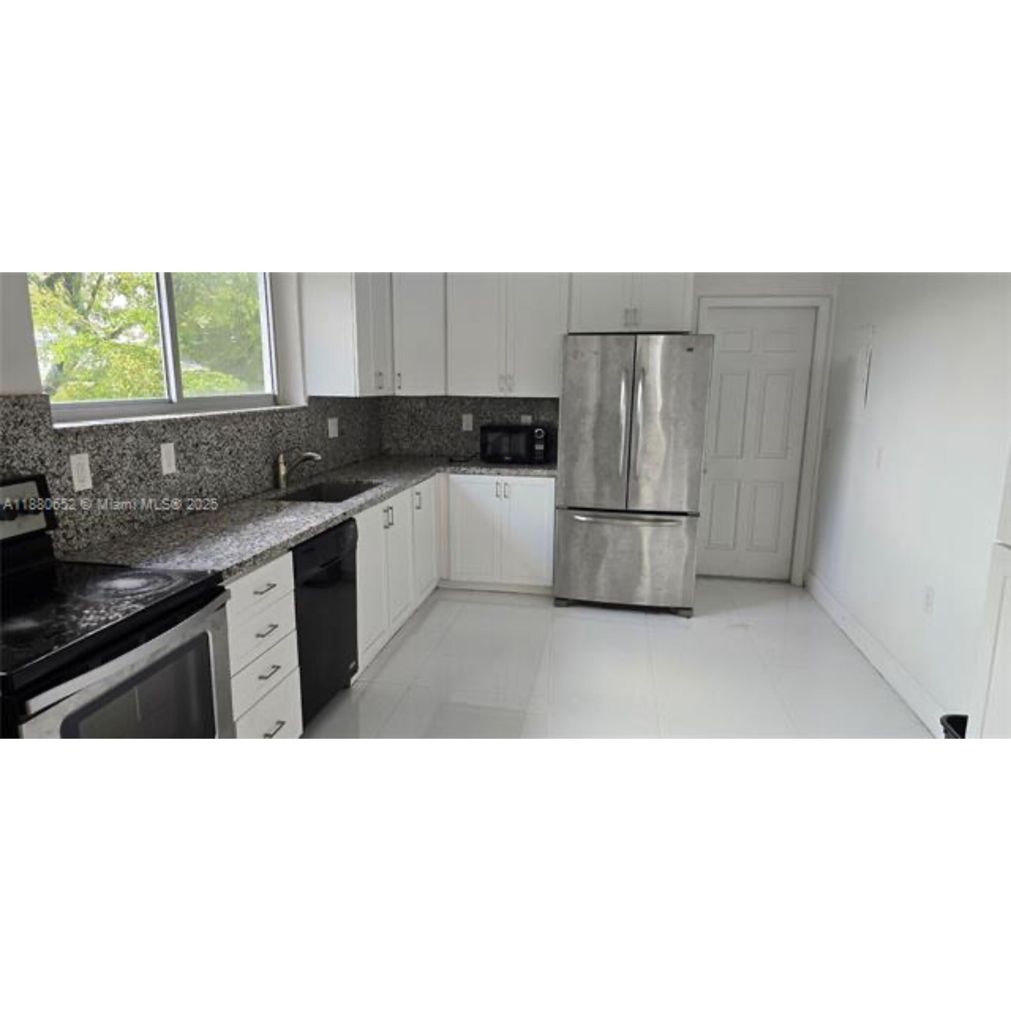 Building Photo - 3915 Ponce de Leon Blvd