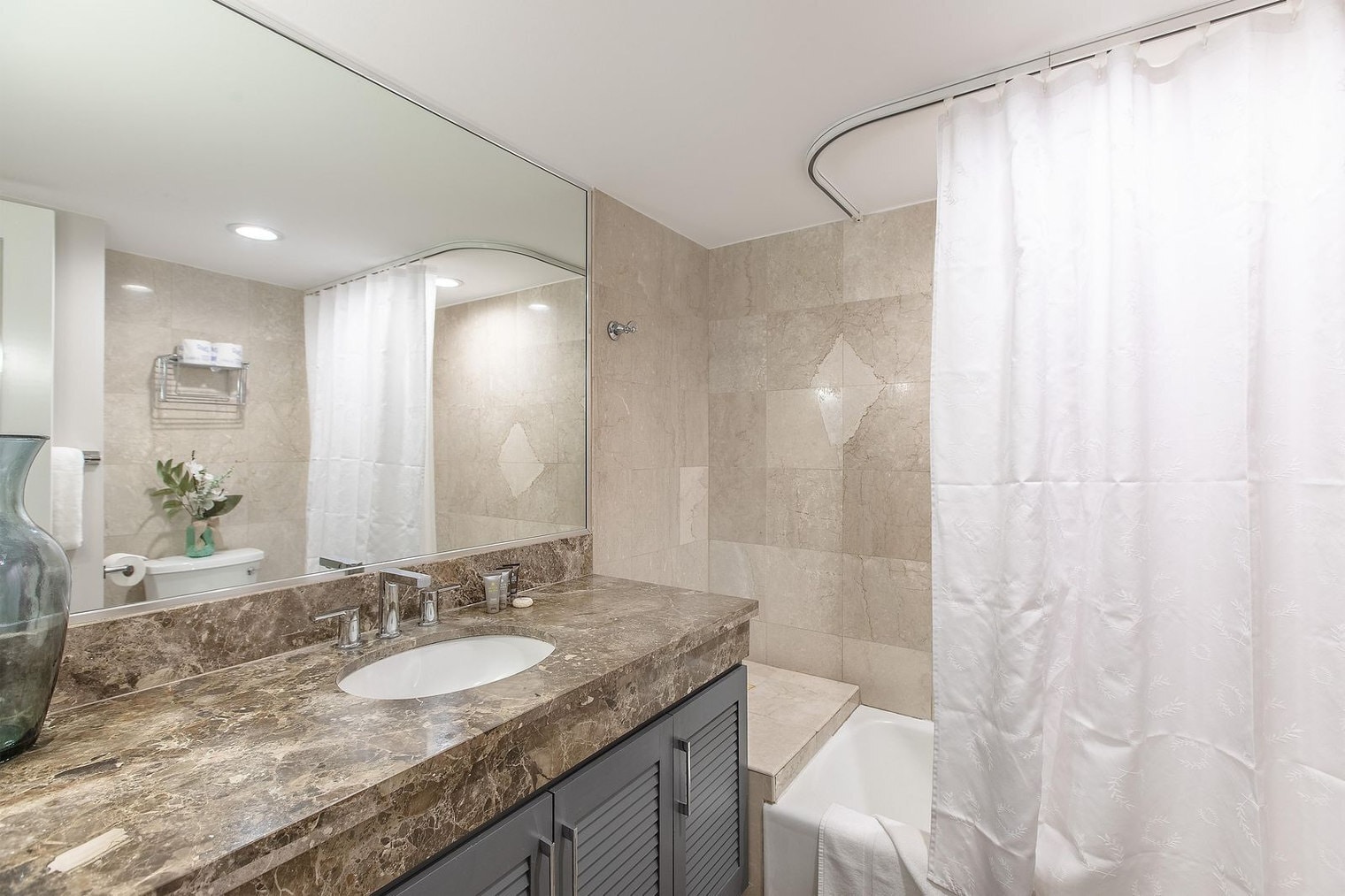 Building Photo - 440 ?Olohana St