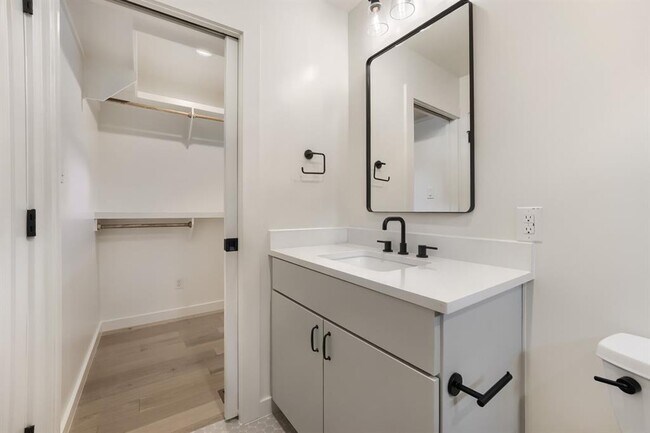 Building Photo - 3204 Overcup Oak Dr