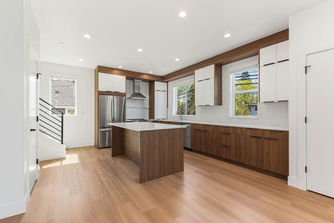 Building Photo - 108 6th St South