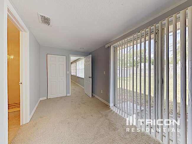Building Photo - 2160 Alemanda Dr