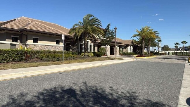 Building Photo - 2840 Chantilly Ave