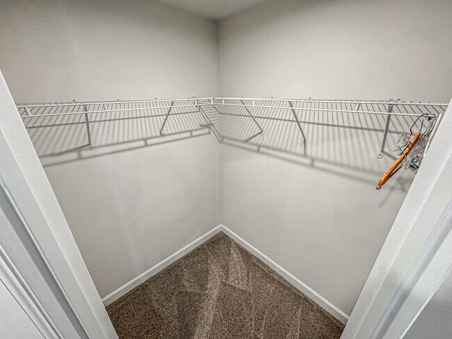 Building Photo - Stunning 3 Bed 3.5 Bath Townhome With Atta...