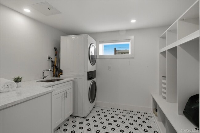 Building Photo - 525 3rd St