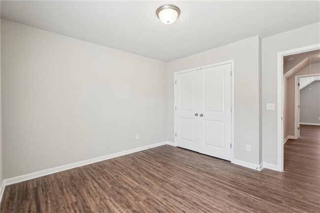 Building Photo - 516 College Dr
