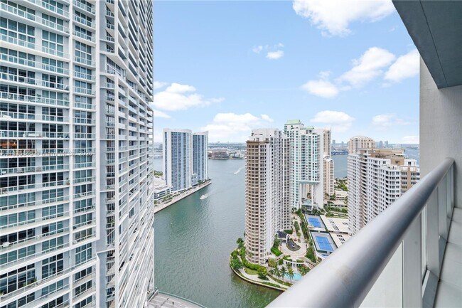 Building Photo - 495 Brickell Ave