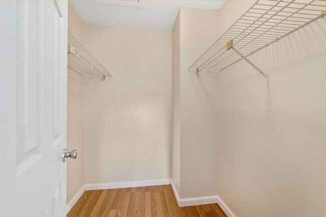 Building Photo - Haystacks Condo