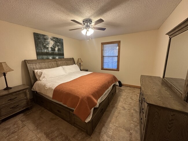 Building Photo - 155 April Ln