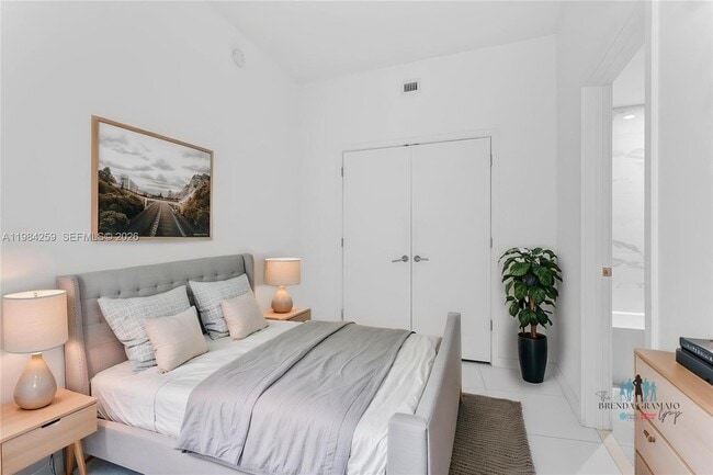 Building Photo - 851 NE 1st Ave