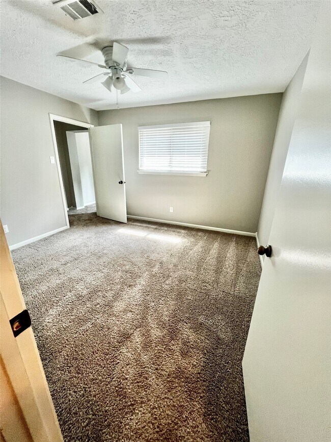 Building Photo - 17527 Forest Mist Dr