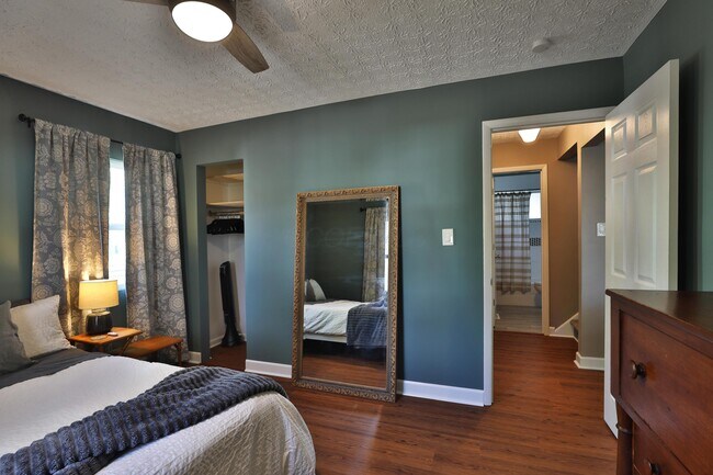 Building Photo - 925 Blenheim Rd