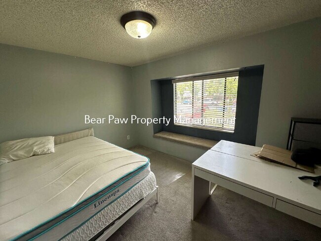 Building Photo - "Charming 4-Bed Townhouse in Golden, CO "